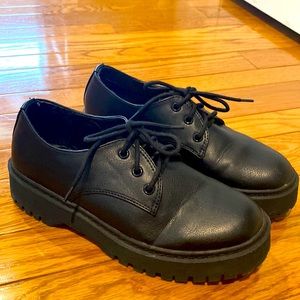 Great platform everyday shoe!